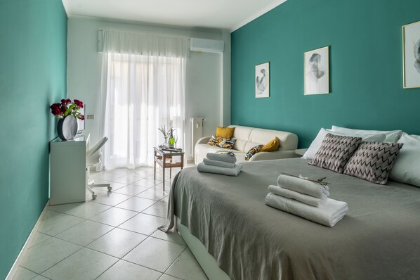 2 Schlafzimmer, Zimmersafe, Schreibtisch, Bügeleisen/Bügelbrett