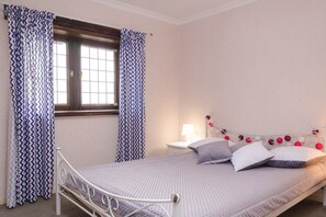 2 quartos, berço de viagem, Wi-Fi de cortesia, roupa de cama