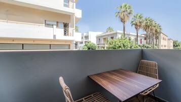 Standard dubbelrum eller tvÄbÀddsrum - utsikt mot staden | Terrass/Patio