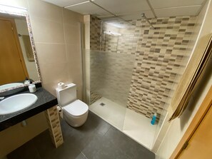 Dusche, Handtücher, Seife, Shampoo