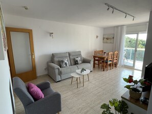 TV - Tranquilo Apartamento con Vistas al mar y Piscina en Cap Salou (CT)