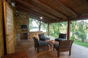 Terrace/patio - Holiday Home Lasinja near Zagreb & Nature Park (Lasinja)
