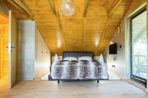 2 bedrooms, iron/ironing board, free WiFi