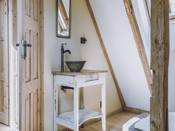 2 bedrooms, WiFi - Spacious authentic Polish farmhouse (Janowice Wielkie)