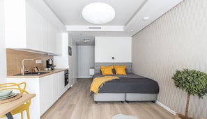 112-cm Smart TV with satellite channels, streaming services - K46 Residence (Budapest)