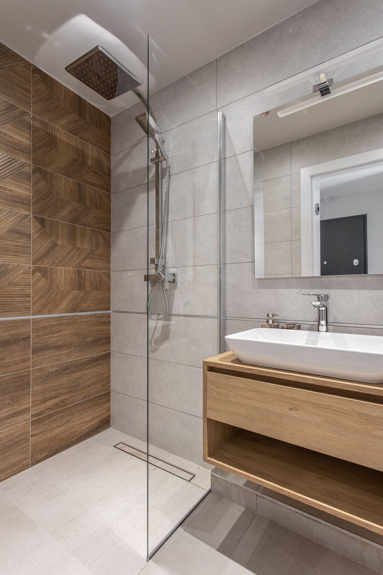 Standard Studio | Bathroom | Hair dryer, heated floors, towels, soap