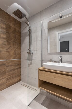 Estudio estándar | Baño | Secador de pelo, suelo radiante, toallas y jabón