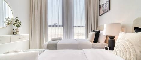 2 chambres, coffres-forts dans les chambres, fer et planche à repasser