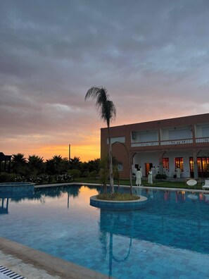 Outdoor pool - Moroccan Palace  (Marrakech)