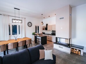 Télévision, cheminée