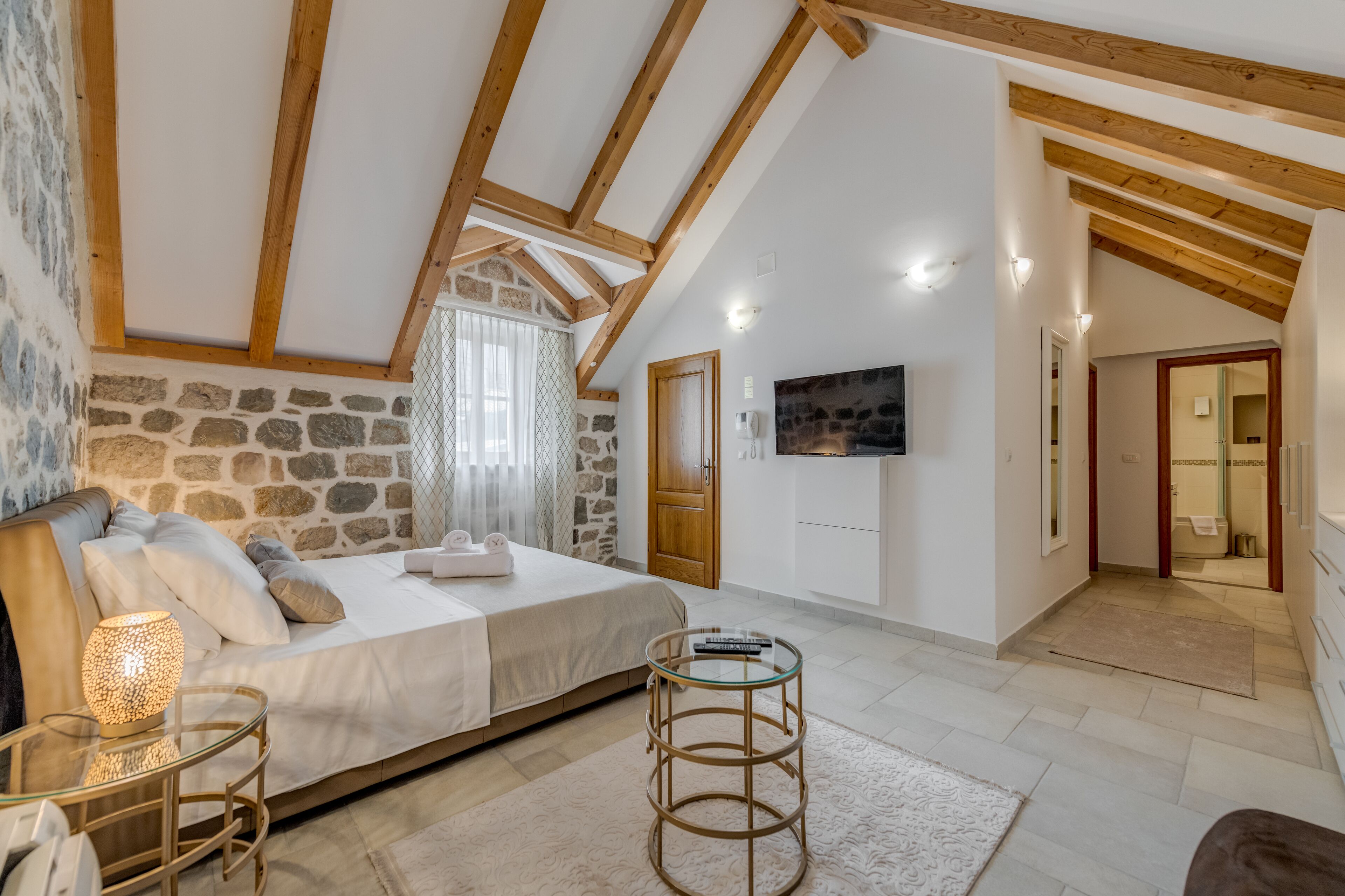 Deluxe Room | Premium bedding, pillow-top beds, soundproofing, free WiFi