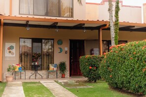 Exterior - 2 bdrm, 2 bath within walking distance to the beach and main street. (Jaco)