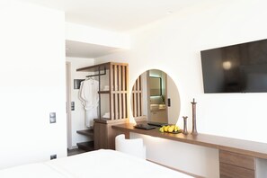 1 bedroom, memory-foam beds, in-room safe, blackout curtains - Athens Design Suites (Athens)