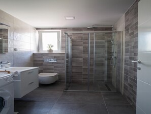 Shower, towels - Apartment in Imotski near Blue Lake (Imotski)