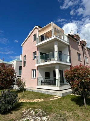 A multi-story residential building with balconies and a flat roof. - Villa 19 Julia apartment with sea view and 3 bedrooms (Tribunj)