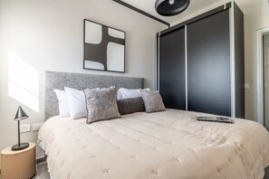 1 soverom, strykejern/-brett, reiseseng for barn og wi-fi