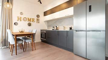 Refrigerador, microondas, horno, placa de cocina