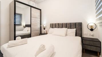 1 habitación, tabla de planchar con plancha, cuna de viaje y wifi