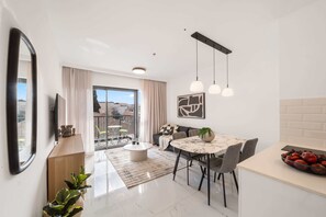 TV, offices - 1 Bedroom Savyon View - Isrentals (Jerusalem)