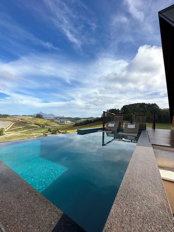 Yksityinen uima-allas