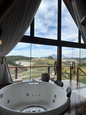 Een minibar, een kluis op de kamer, verduisterende gordijnen