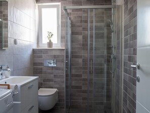 Shower, towels