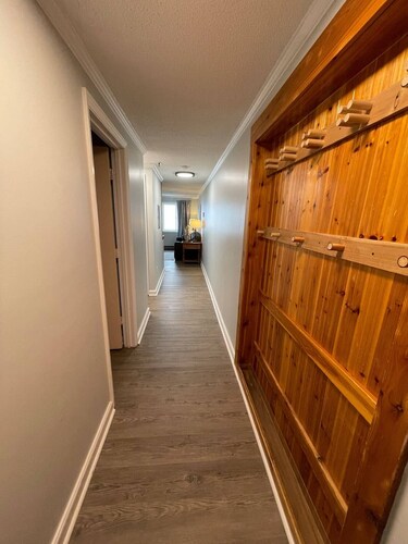 Ski IN/OUT condo at Mountain Lodge, sleeps 4!