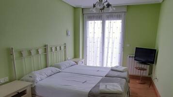 4 bedrooms, iron/ironing board, bed sheets