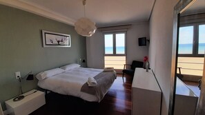 2 bedrooms, iron/ironing board, free WiFi, bed sheets - Apartment Bañeru 3 - Fisrt line beach, city centre accommodation by Egona (Zarautz)