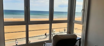 Apartamento Bañeru 3 - Vivienda en 1 línea de playa centro ciudad by Egona