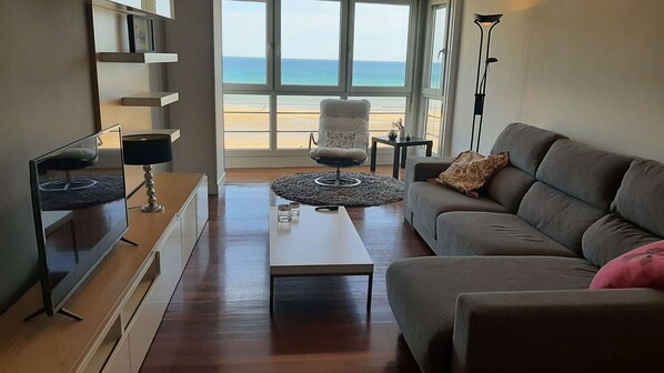TV - Apartment Bañeru 3 - Fisrt line beach, city centre accommodation by Egona (Zarautz)