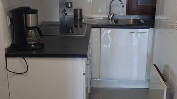 Fridge, microwave, oven, coffee/tea maker