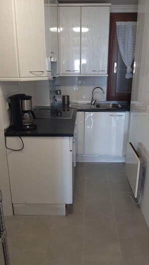 Fridge, microwave, oven, coffee/tea maker