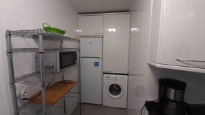 Fridge, microwave, oven, coffee/tea maker