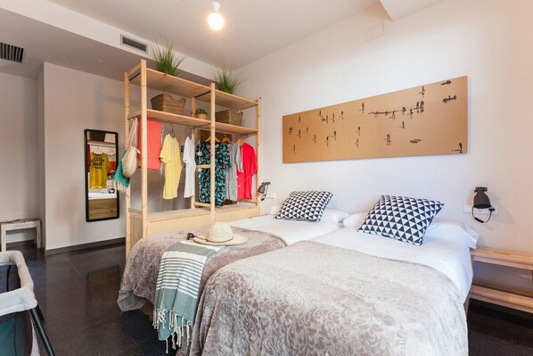 Iron/ironing board, free WiFi, bed sheets