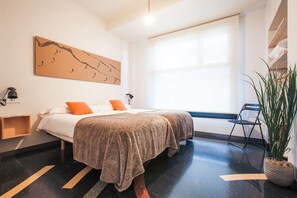 1 slaapkamer, een strijkplank/strijkijzer, gratis wifi, beddengoed