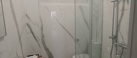 Shower, hair dryer, towels