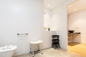 Shower, towels