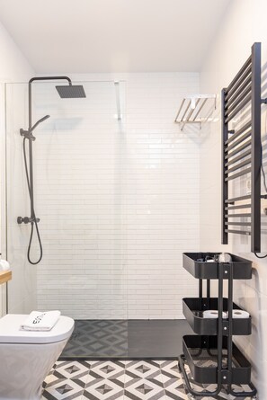 Shower, towels