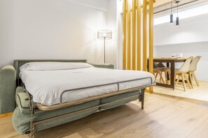 Een strijkplank/strijkijzer, gratis wifi, beddengoed