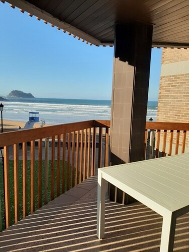 Apartment Muskaria - Spectacular, first line beach and pool by Egona