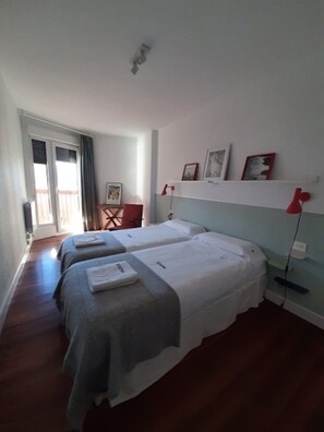 4 chambres, fer et planche à repasser, Wi-Fi gratuit, draps fournis