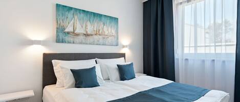 2 bedrooms, iron/ironing board, WiFi