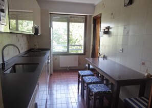 Fridge, oven, coffee/tea maker, toaster - Zinkunegi Apartment - Accommodation near the beach with parking by Egona (Zarautz)