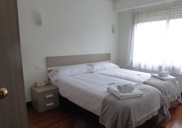 3 bedrooms, iron/ironing board, free WiFi, bed sheets - Zinkunegi Apartment - Accommodation near the beach with parking by Egona (Zarautz)