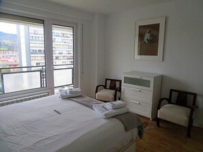 2 slaapkamers, een strijkplank/strijkijzer, gratis wifi, beddengoed