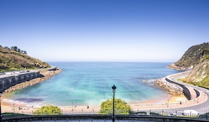 Beach - Izar apartment by Egona (Getaria)