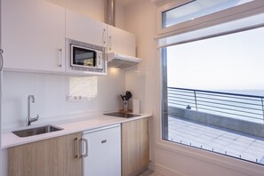 Fridge, microwave, coffee/tea maker, toaster