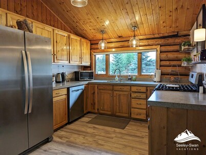 Comfortable Log Cabin w/AC ~ Downtown Seeley Lake!