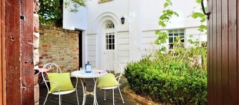 Elegant White Regency Townhouse with Terrace/Patio